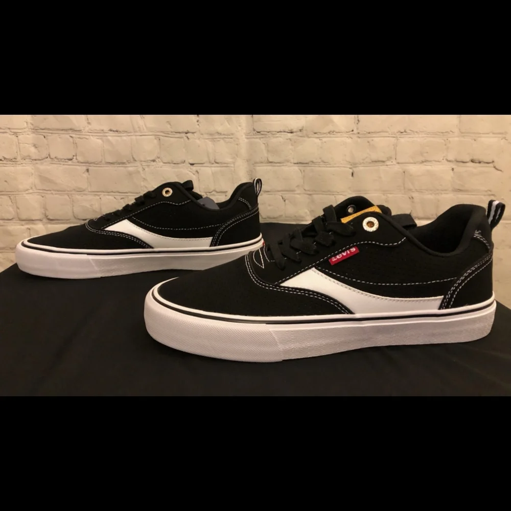 NIB Levi's Lance black & white canvas sneakers - Size 8 - Picture 5 of 10